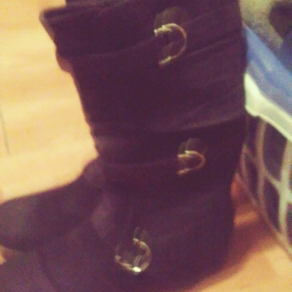 Boots - Picture 4 of 8